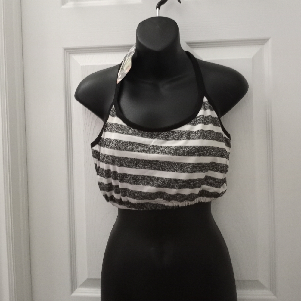 👠NWT JUST PLAY Crop Top👠